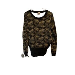 Hem & Thread Woman's Camouflage Top-5/$15